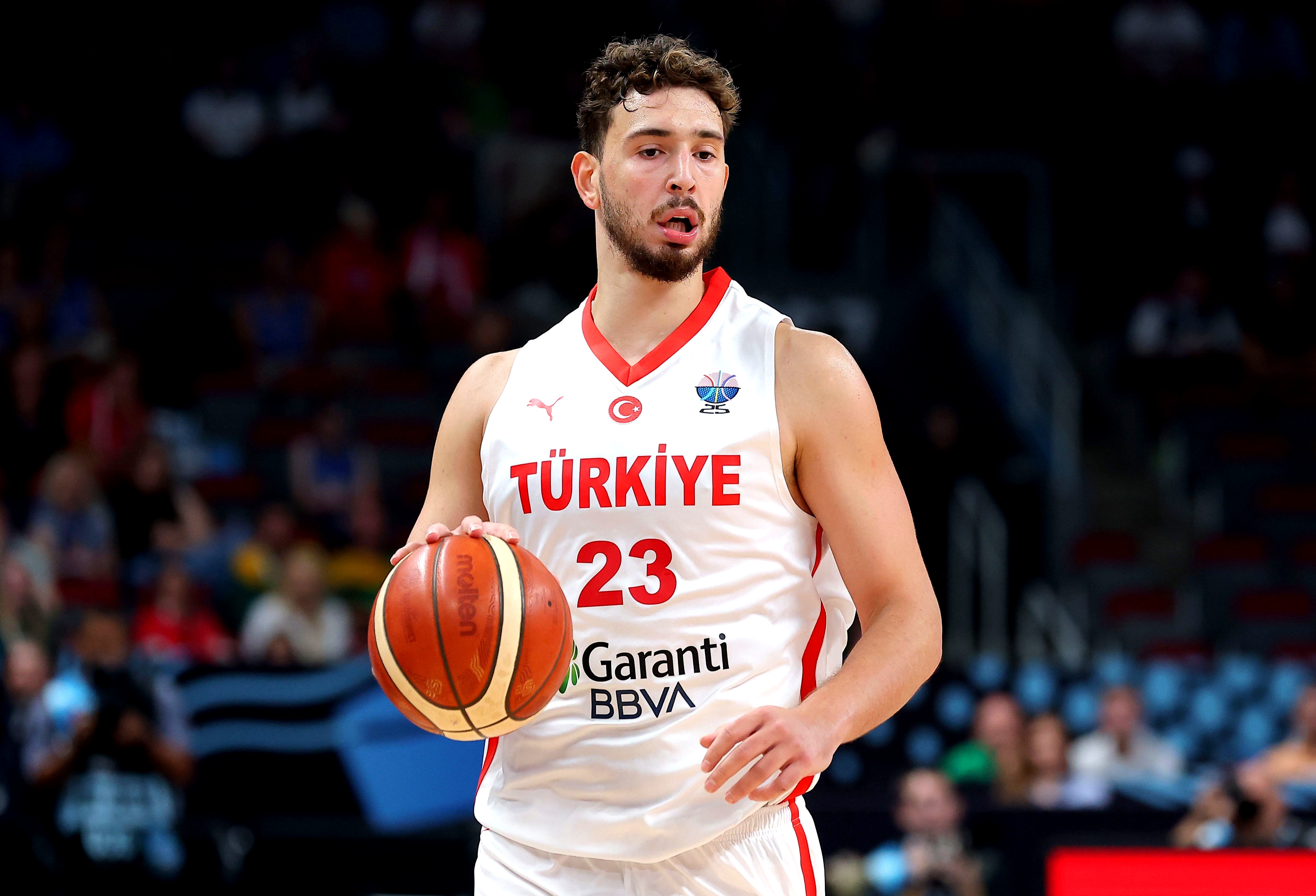 今夜欧篮联传出新动向，圣安东尼奥马刺门线救险，管理层表态：球迷炸锅，年轻球员得到机会(圣安东尼奥马刺新球馆计划)